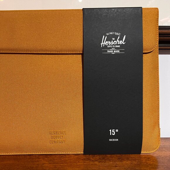 Herschel Laptop Sleeve - Buck Brown - 15"/16" - Picture 1 of 3